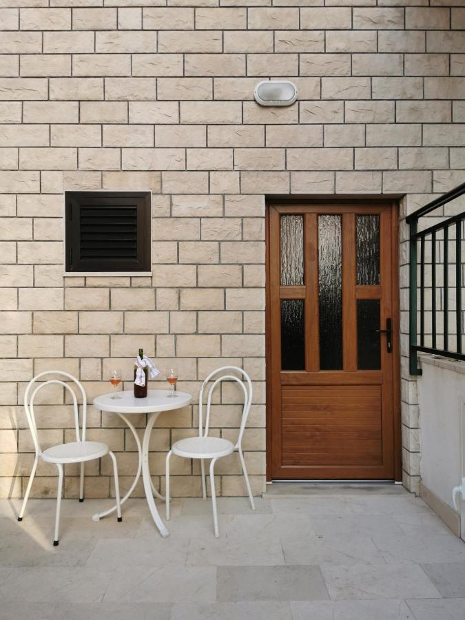Uncle Apartment Макарска Екстериор снимка